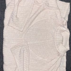 Quart sleeve - cream colored shirt with a checker neck